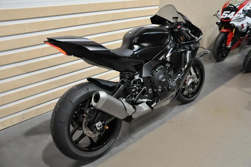YZF R1 RACE