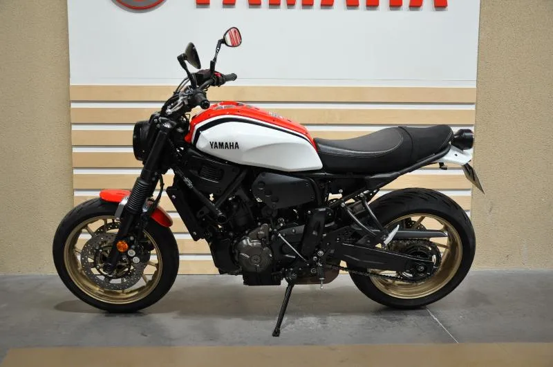 XSR 700
