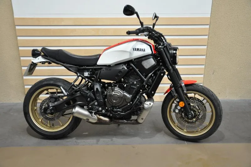 XSR 700