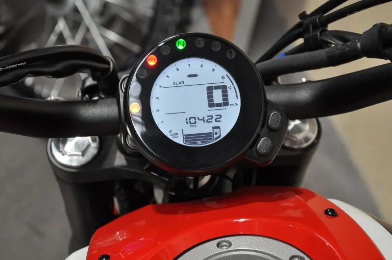 XSR 700