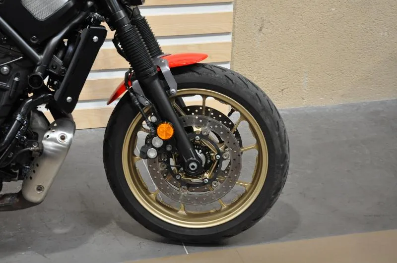 XSR 700
