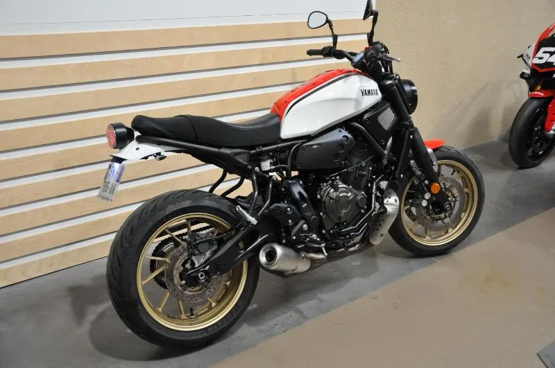 XSR 700