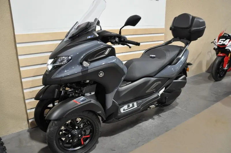 TRICITY 300
