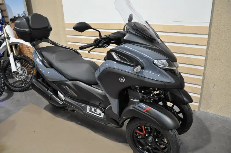 TRICITY 300