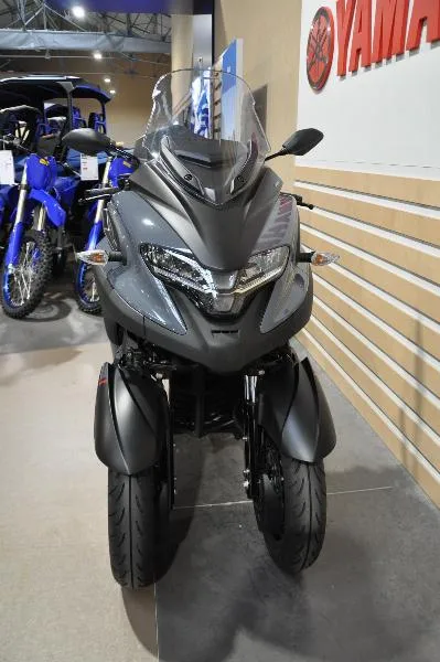 TRICITY 300