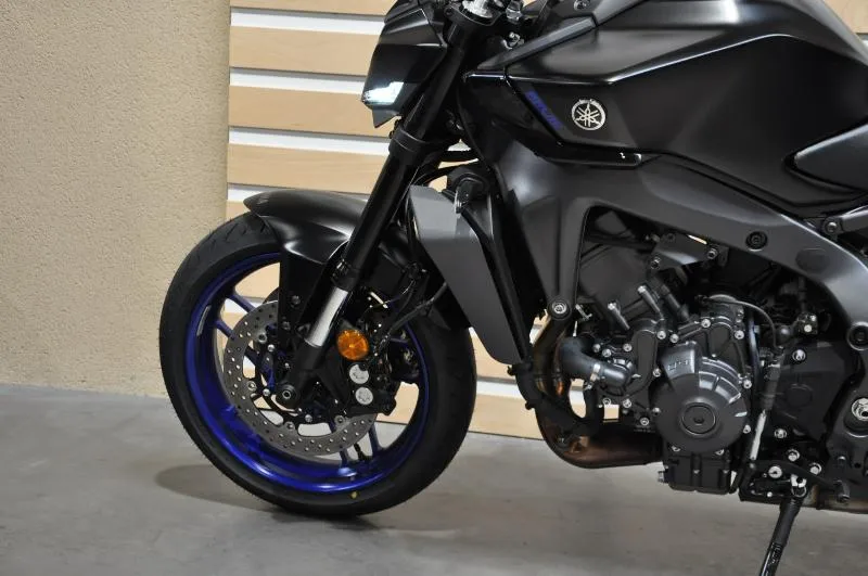 MT09