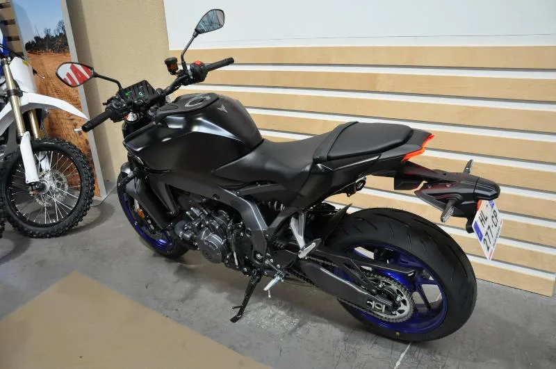 MT09