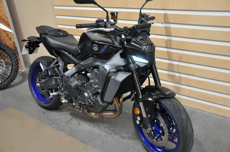 MT09