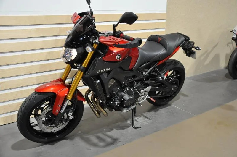 MT09