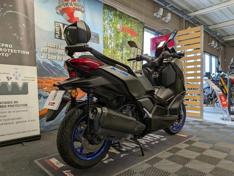 XMAX 300