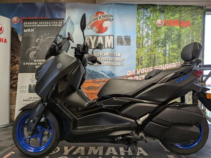 XMAX 300