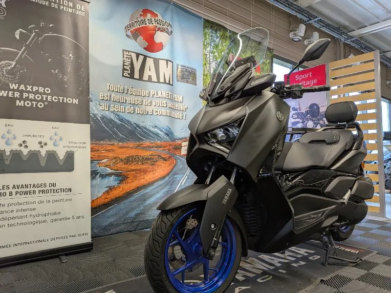 XMAX 300