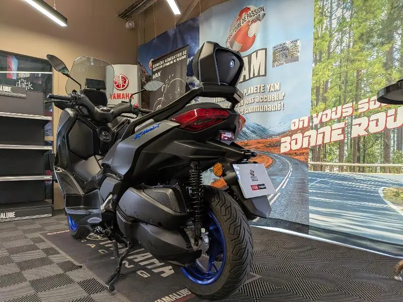 XMAX 300