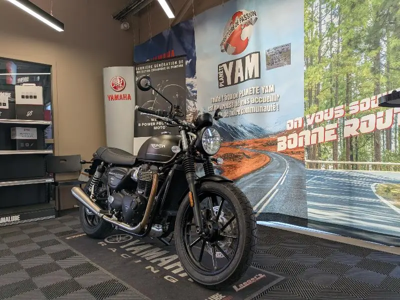 STREET TWIN  900