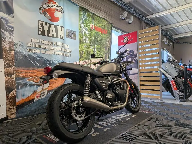 STREET TWIN  900