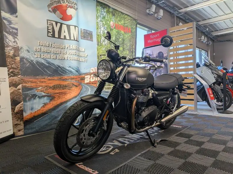 STREET TWIN  900