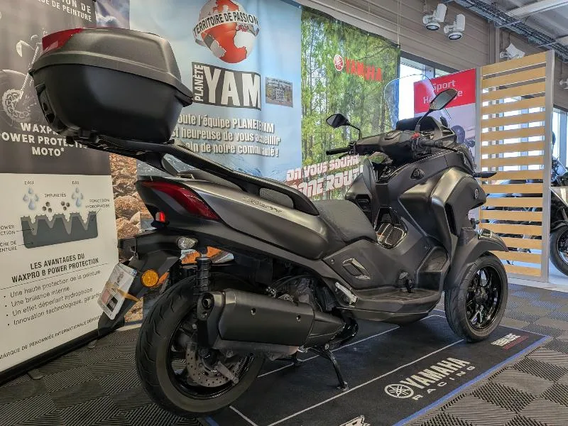 TRICITY 300