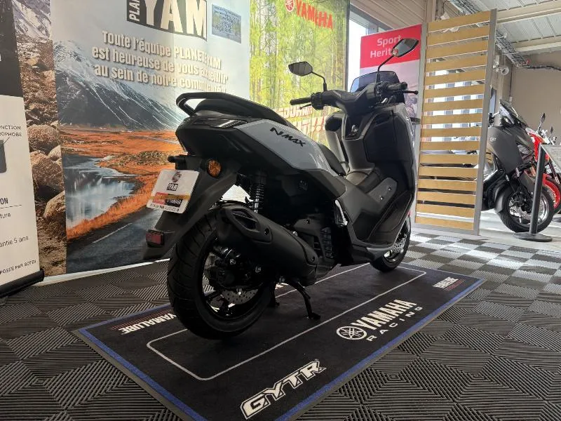 NMAX 125 TECH MAX