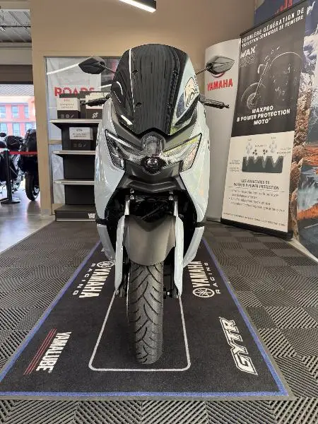 NMAX 125 TECH MAX