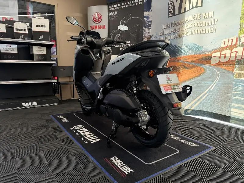 NMAX 125 TECH MAX