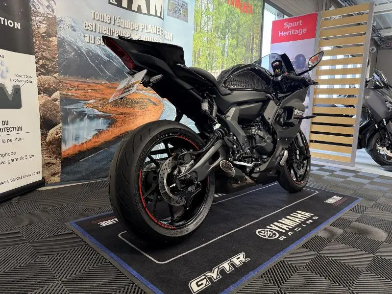 YZFR7