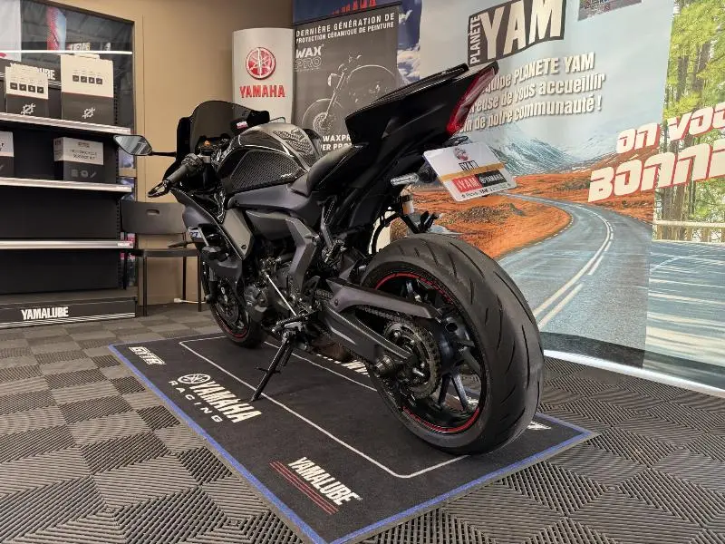 YZFR7