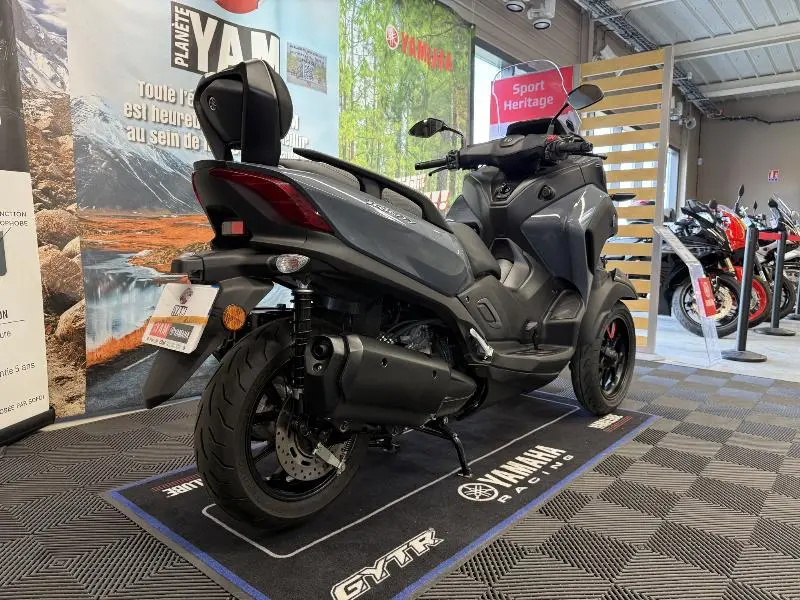 TRICITY 300