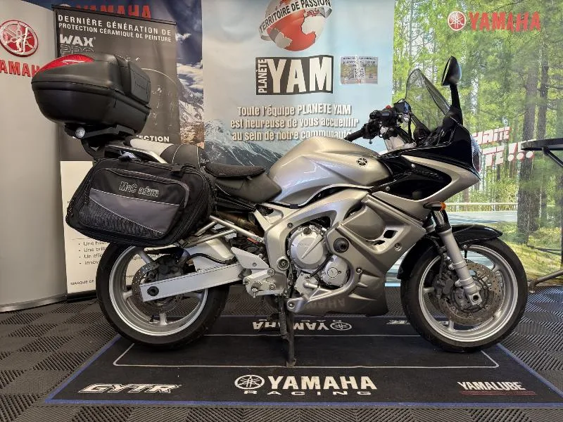 FZ6  2004