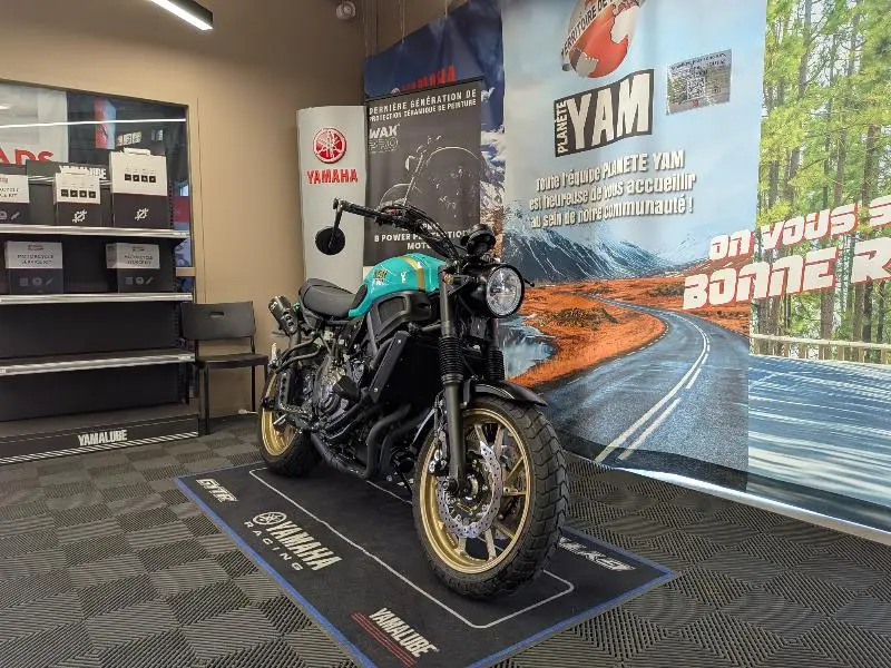 XSR 700 XTRIBUTE