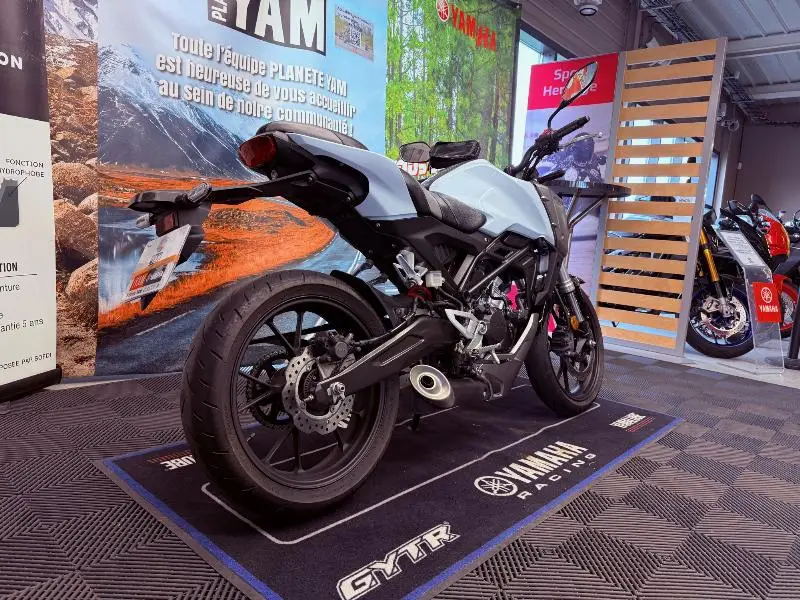 CB 125  R