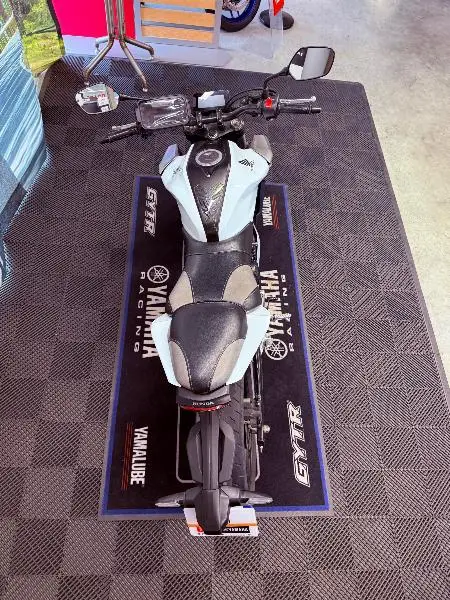 CB 125  R