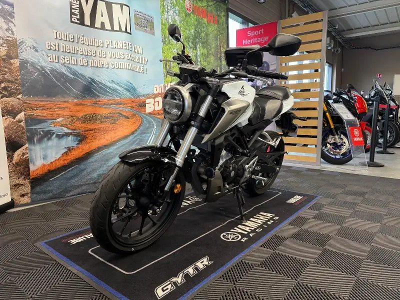 CB 125  R