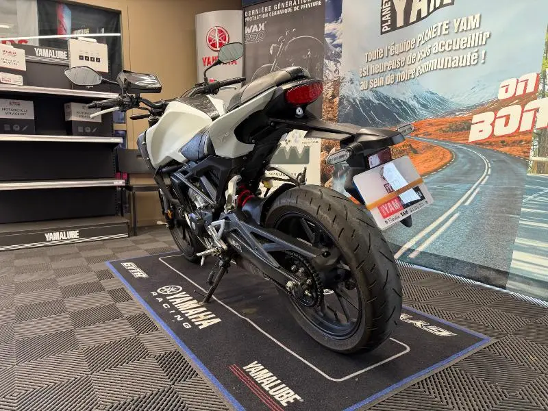 CB 125  R