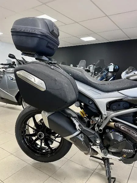 HYPERSTRADA