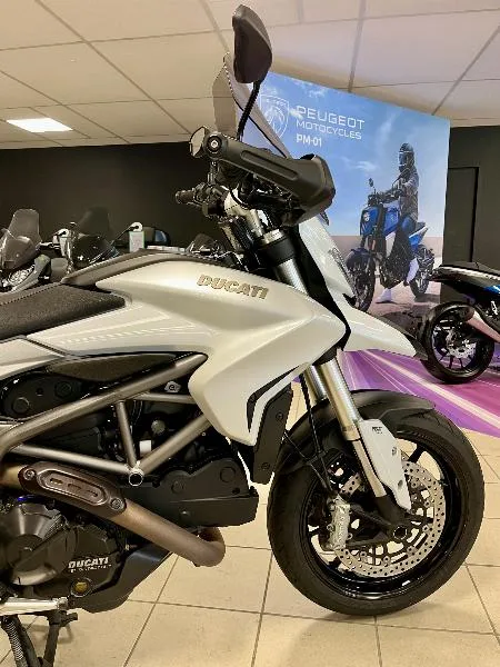 HYPERSTRADA