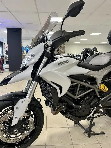 HYPERSTRADA