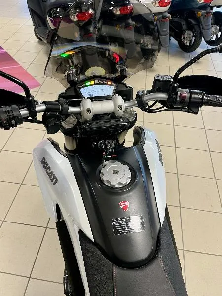 HYPERSTRADA