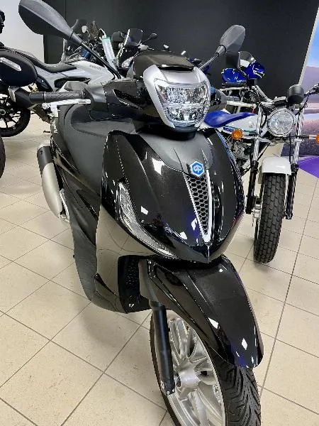 BEVERLY 300
