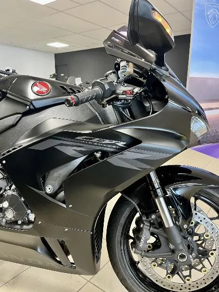 CBR 1000 R