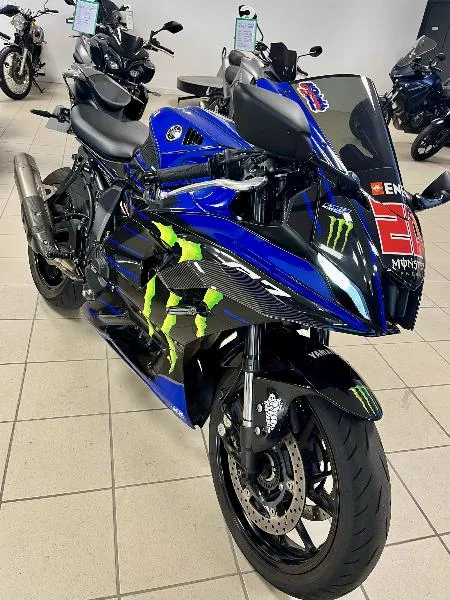 YZFR7