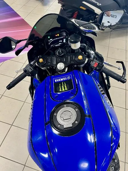 YZFR7