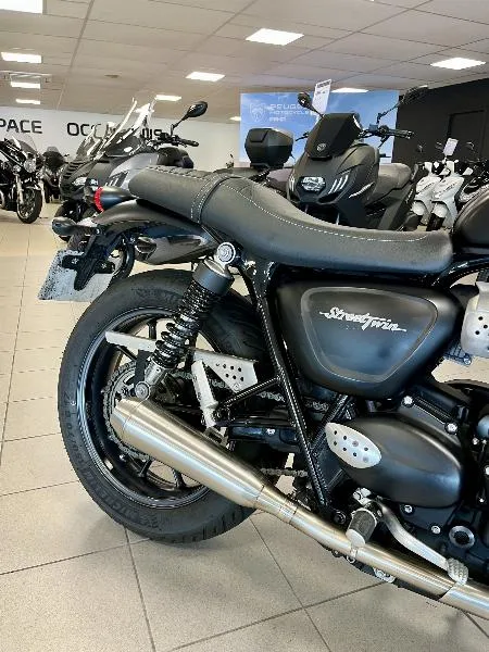 STREET TWIN  900