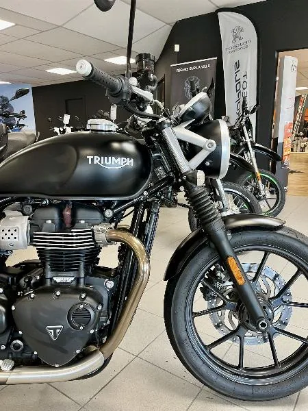 STREET TWIN  900