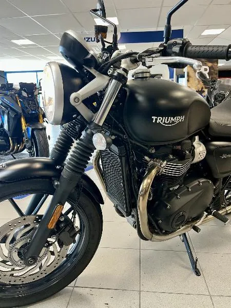 STREET TWIN  900