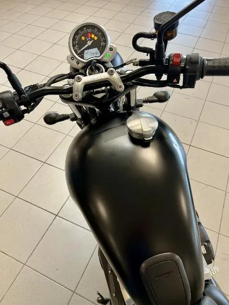 STREET TWIN  900