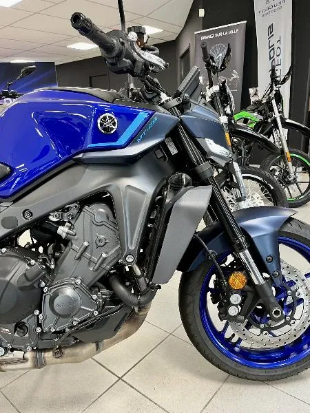 MT09
