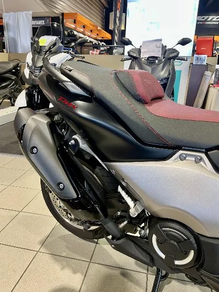 XP TMAX 560