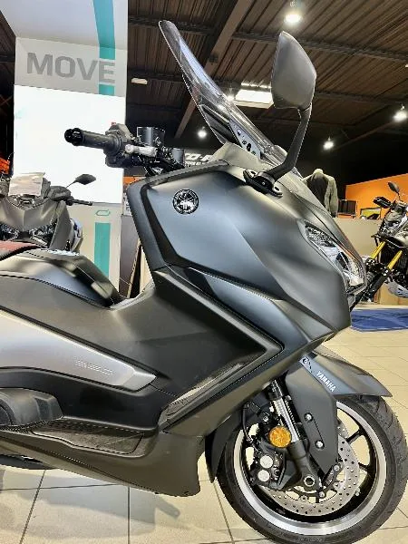 XP TMAX 560