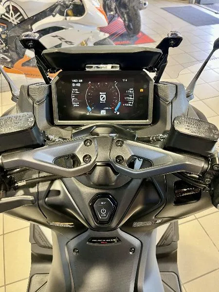 XP TMAX 560