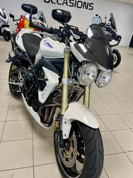 STREET TRIPLE 675